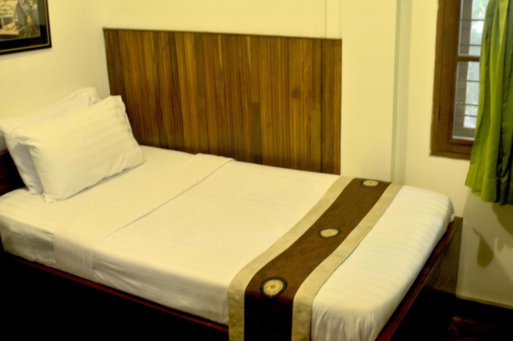 Classique Inn Yangon Exteriör bild