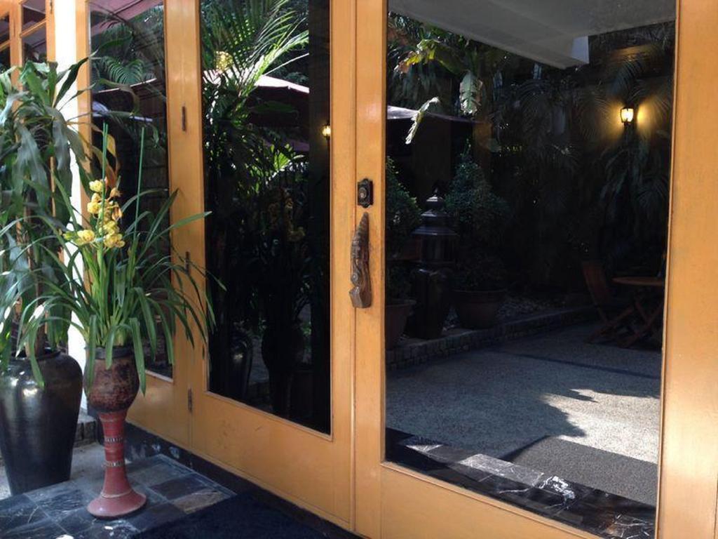 Classique Inn Yangon Exteriör bild