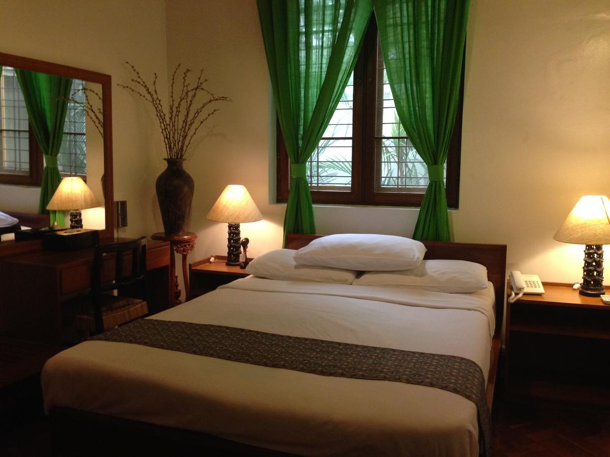 Classique Inn Yangon Exteriör bild