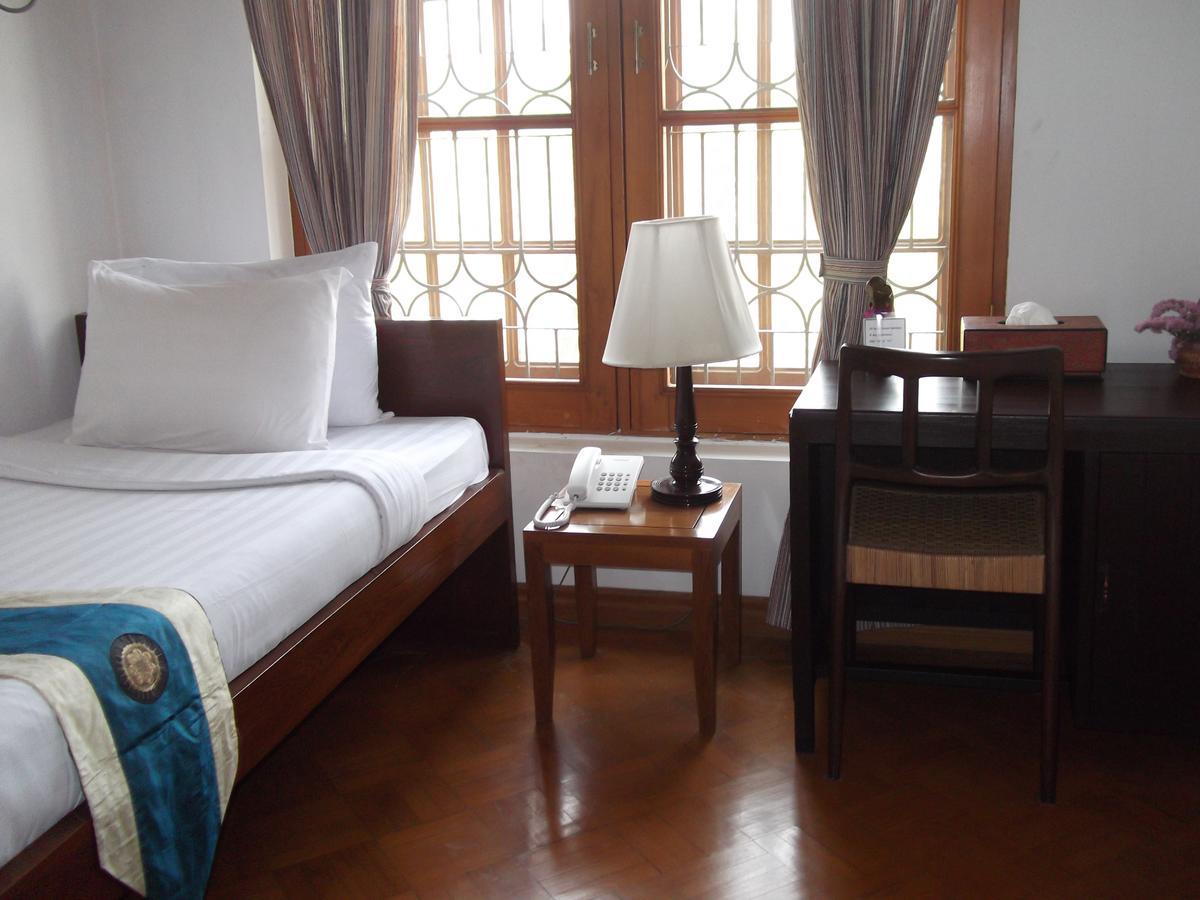 Classique Inn Yangon Exteriör bild