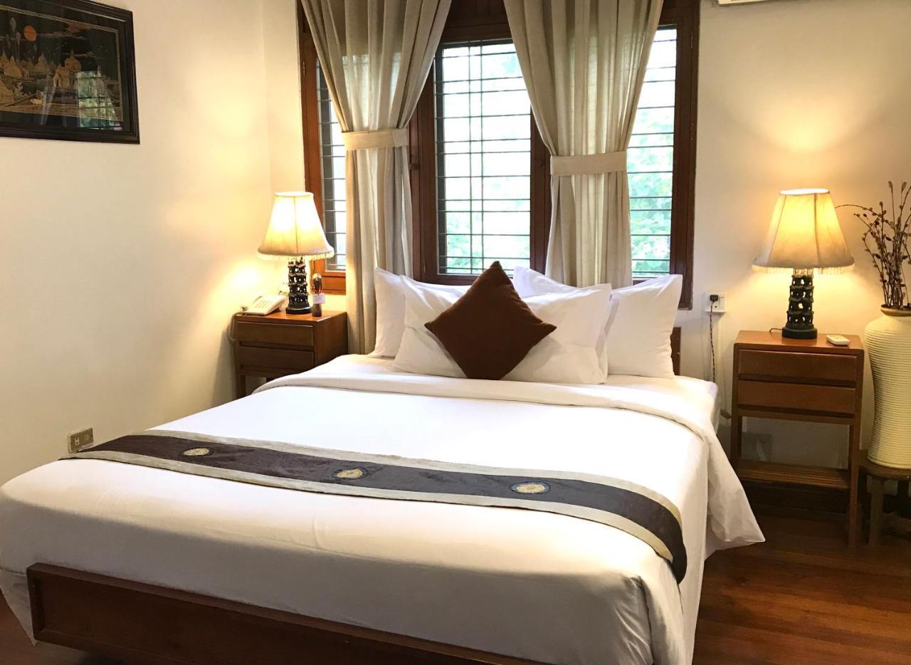 Classique Inn Yangon Exteriör bild