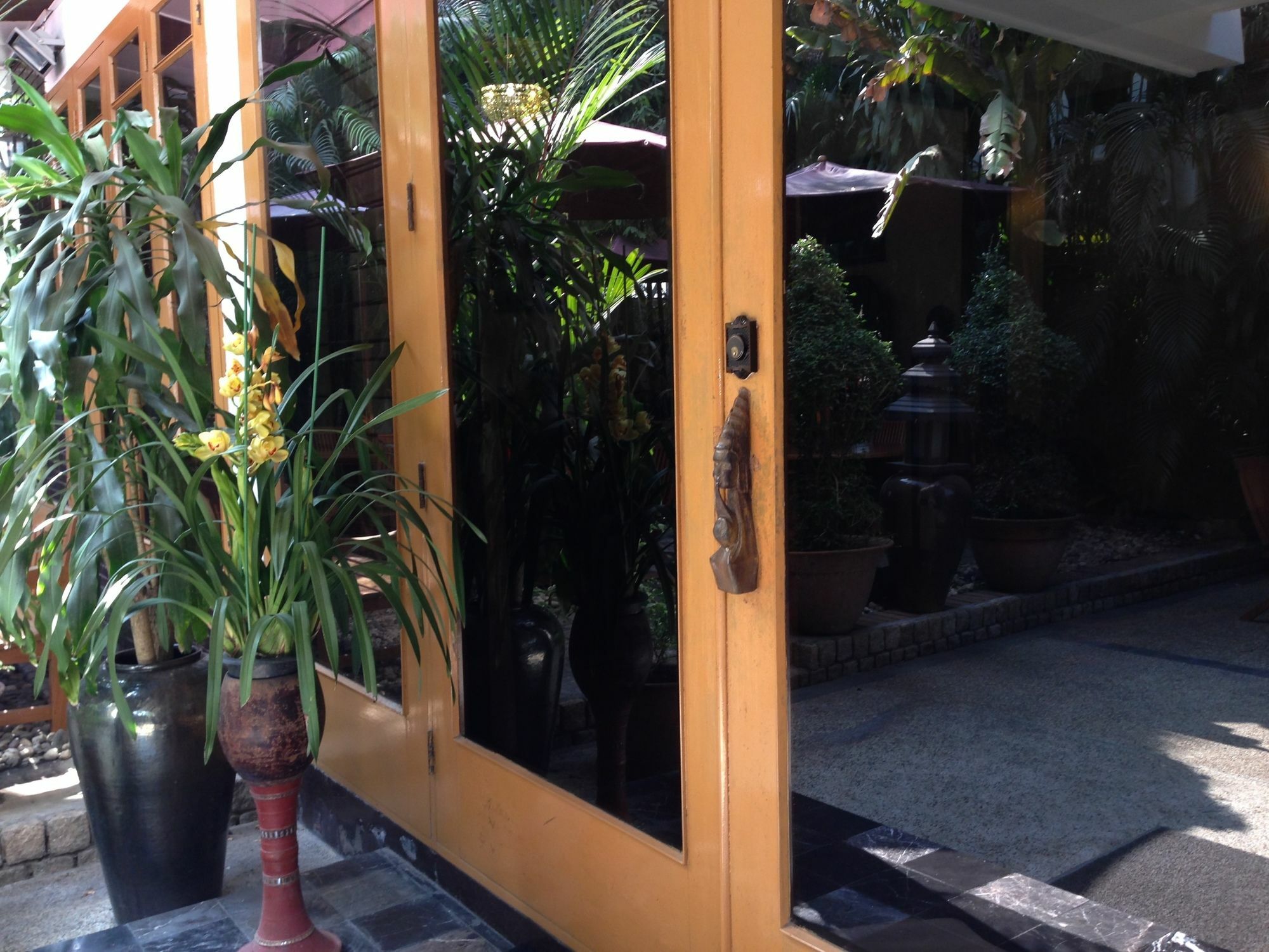 Classique Inn Yangon Exteriör bild